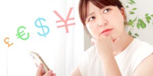 お金のことについて考える女性